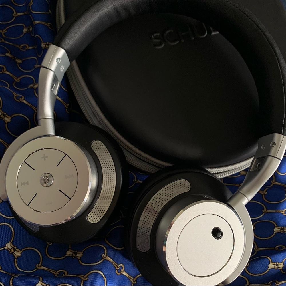 Schultz Headphones
